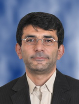 دکتر محمد شکرچی زاده استاد تمام دانشگاه تهران- ریاست مرکز تحقیقات راه و ساختمان